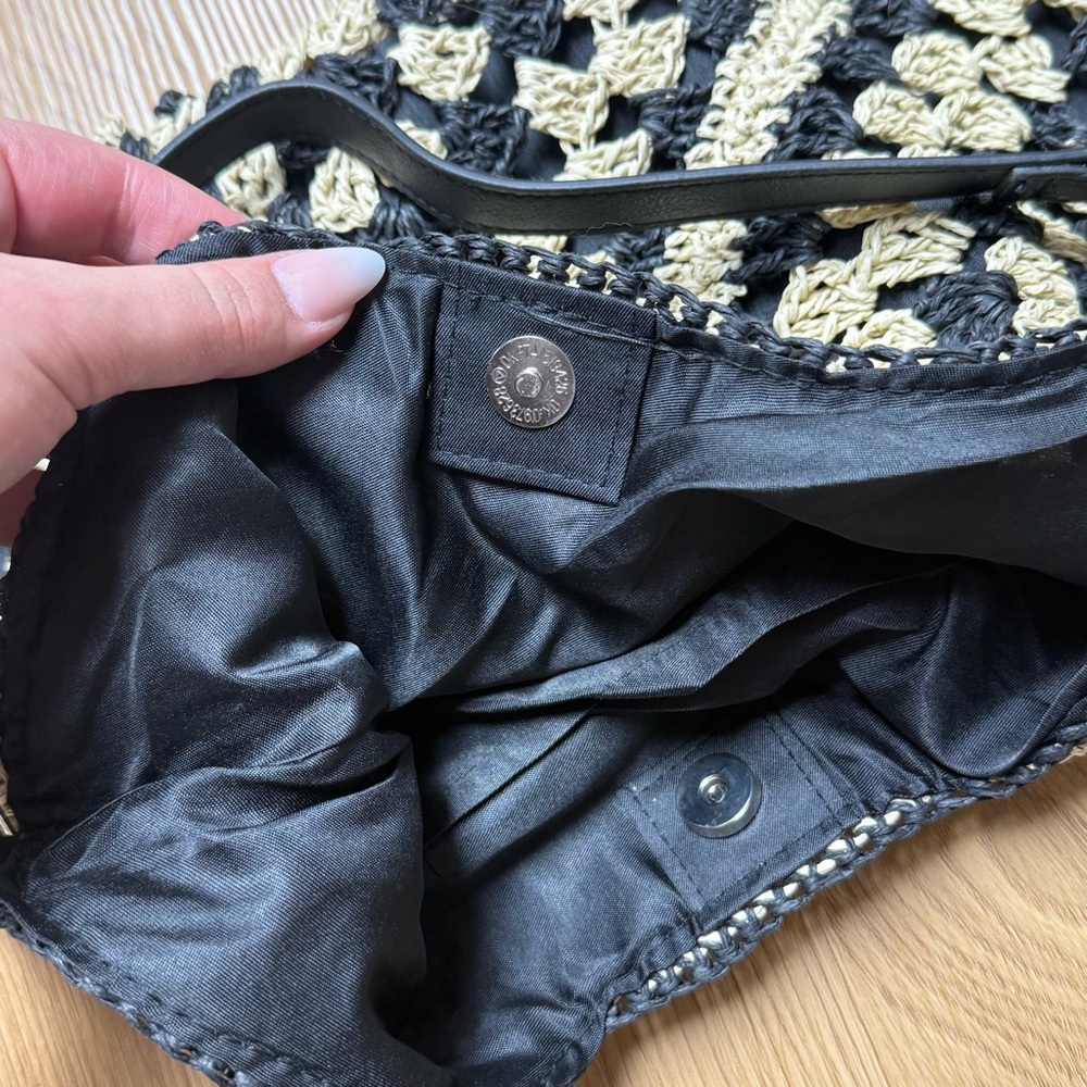 NWOT Wildflowers woven Hobo summer Bag in Black & Cream
Handmade shoulder purse - Picture 4 of 11